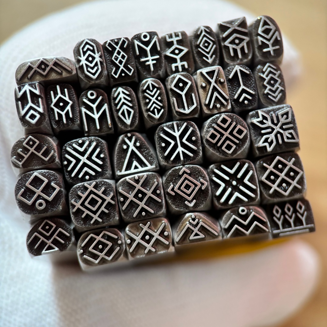 NO.1-NO.18 Vintage Symbol Logo - Leatherwork Patterns 评论和价格
